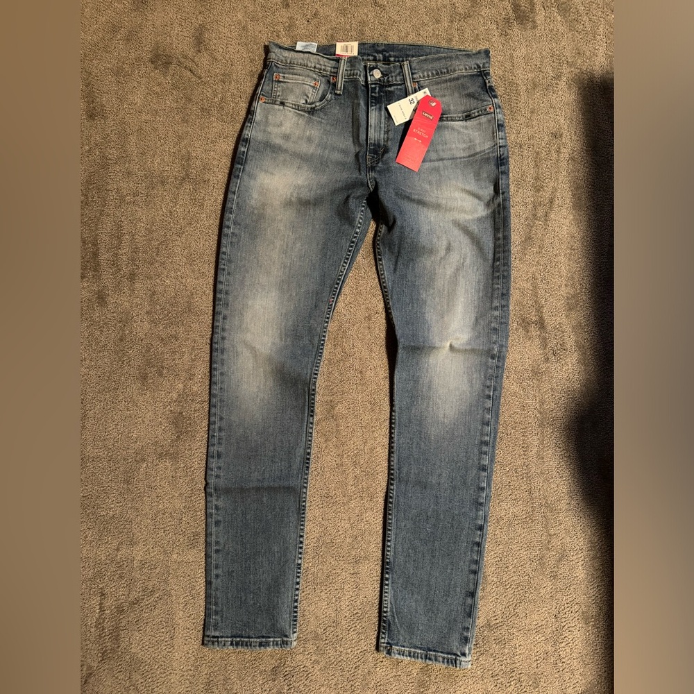 Levi’s 512 men’s slim taper jean.    32x34 nwt